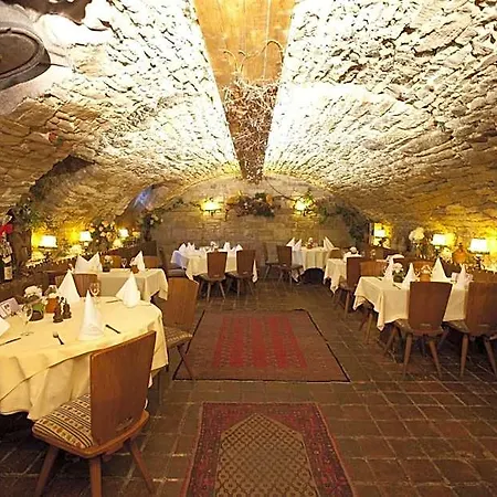 Hirsch Otel 3*